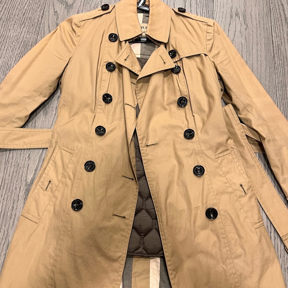Burberry Jacket. Size 4. Includes a vest inside.